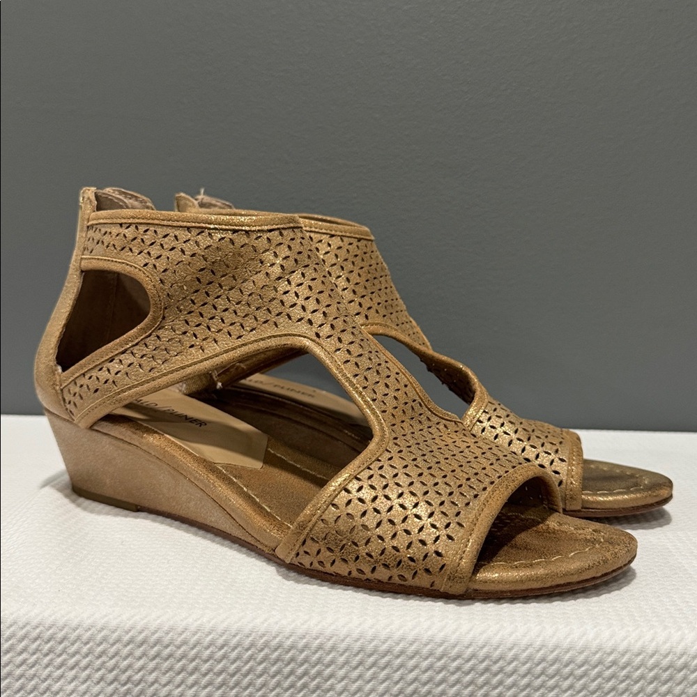 Rose Gold Donald Pliner “Ellia” Baby Wedge Heels Size 8.5